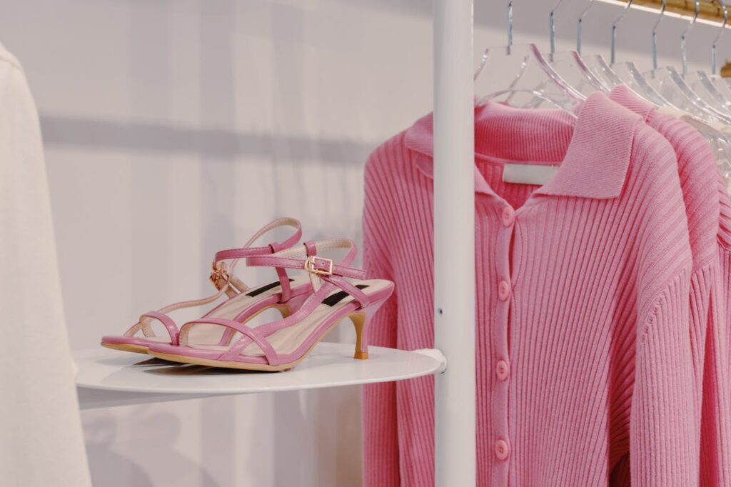 pexels-photo-8386641 Abbigliamento casual donna a Modugno